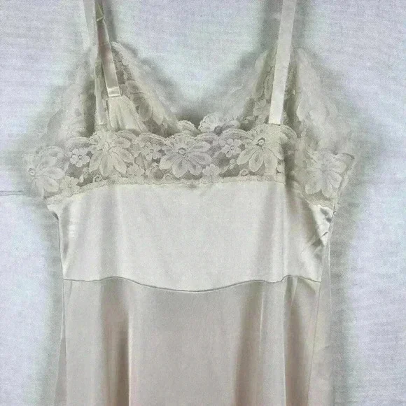 Lovely LACE Vintage LORRAINE Full SLIP Silky Nylon Floral Lace Size 34 Tall - Picture 6 of 10